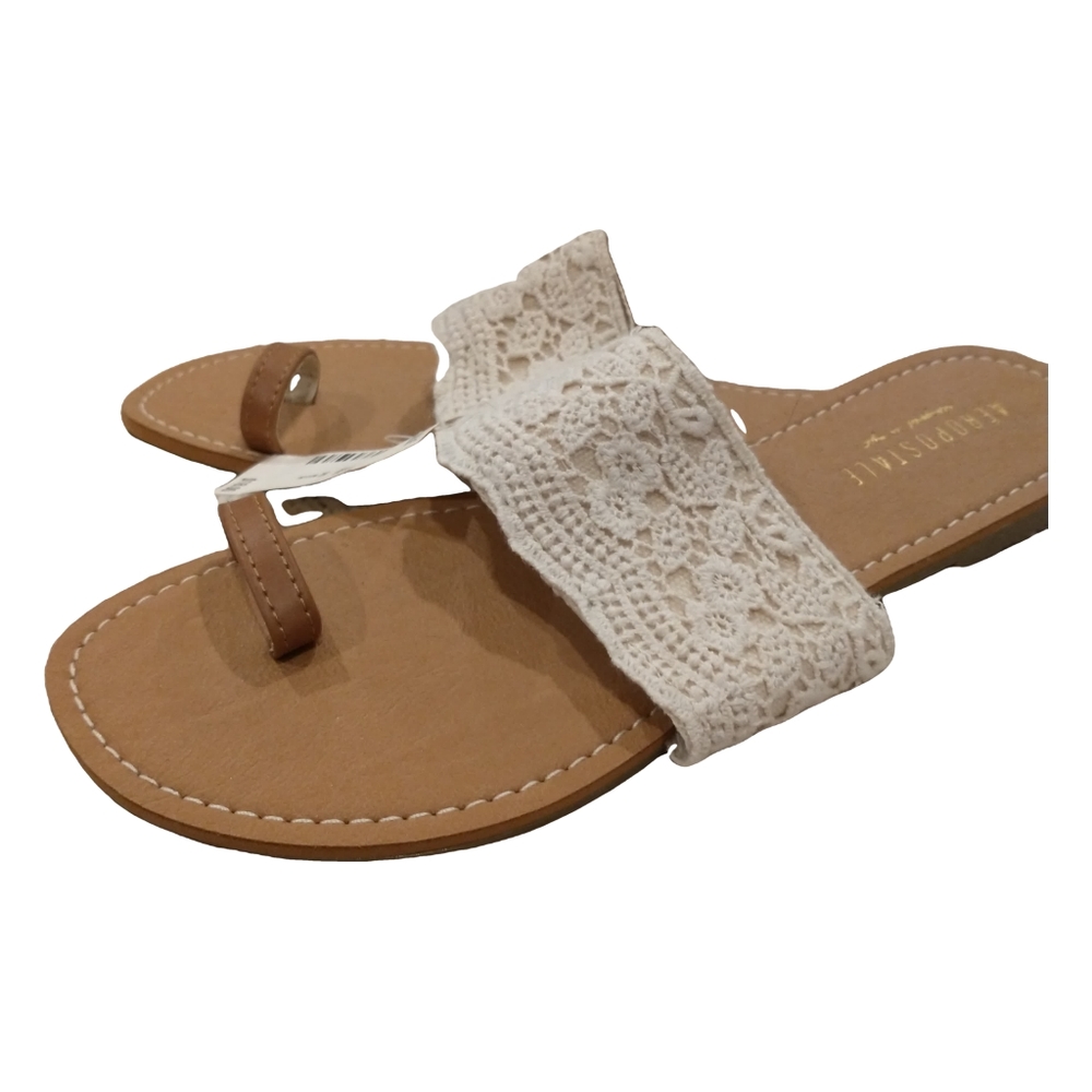 Aeropostale ivory colored Sandals size 8